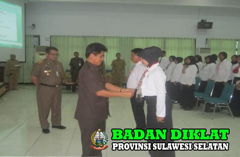Penyematan Tanda Peserta Wakil Bupati Kep. Selayar Penyematan Tanda Peserta Wakil Bupati Kep. Selayar
