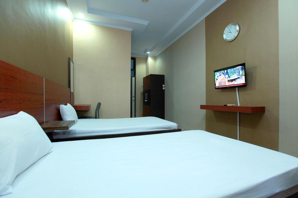 ASRAMA GEDUNG D (TAMPAK SAMPING)