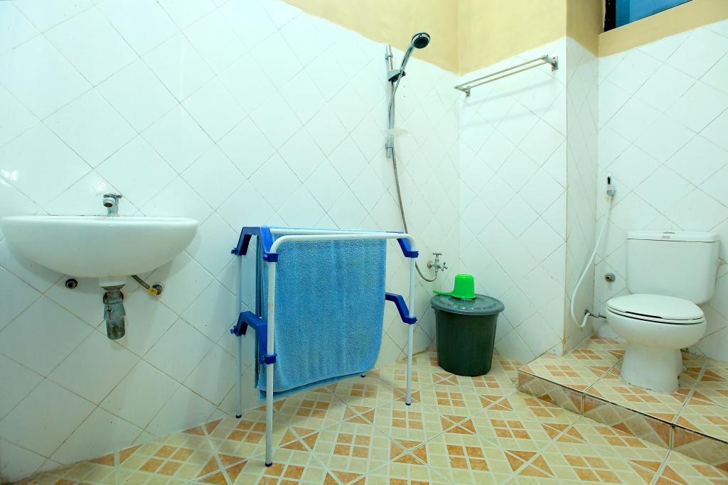 TOILET ASRAMA GEDUNG D