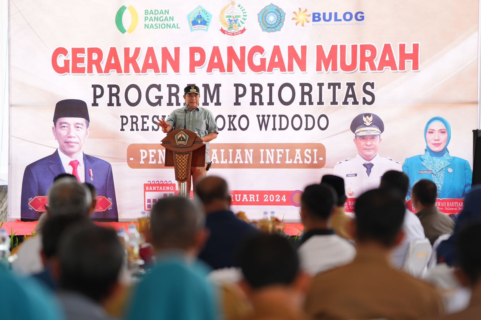 SETELAH JENEPONTO, GILIRAN DI BANTAENG PJ GUBERNUR BAHTIAR SALURKAN BANTUAN PRESIDEN UNTUK WARGA MIS