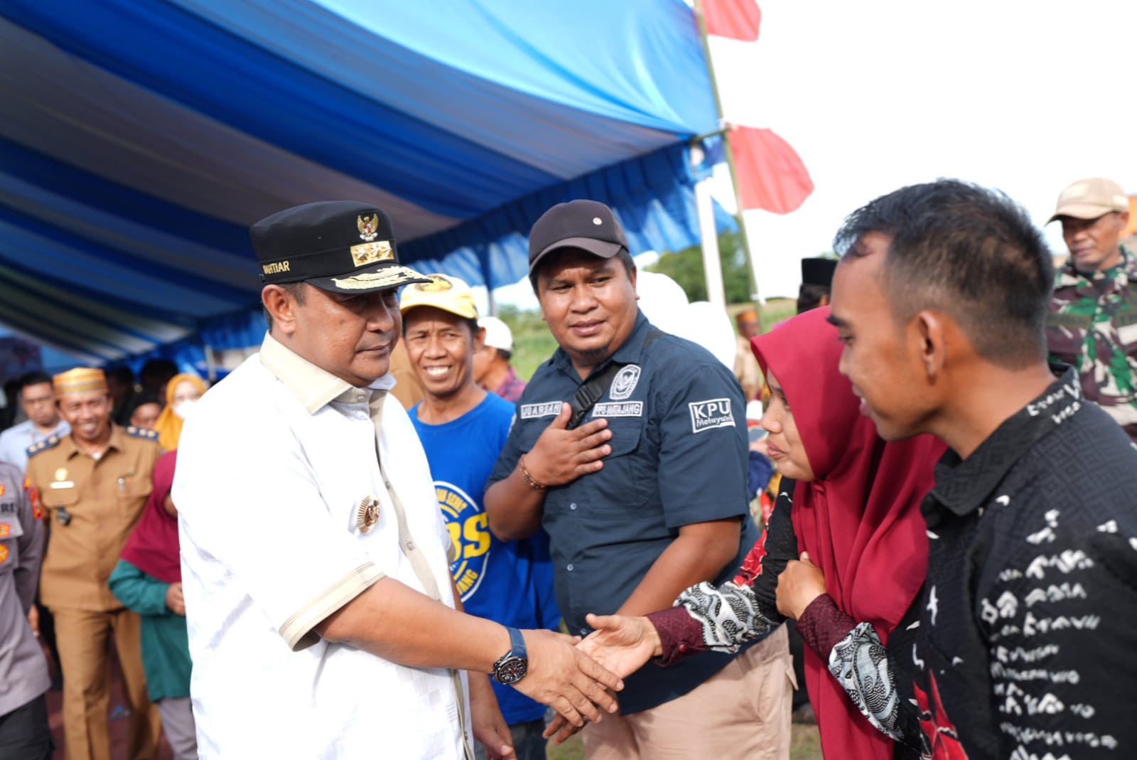  DARI DESA KE DESA, PJ GUBERNUR SULSEL AJAK PETANI DAN PETERNAK MANFAATKAN FASILITAS KUR 