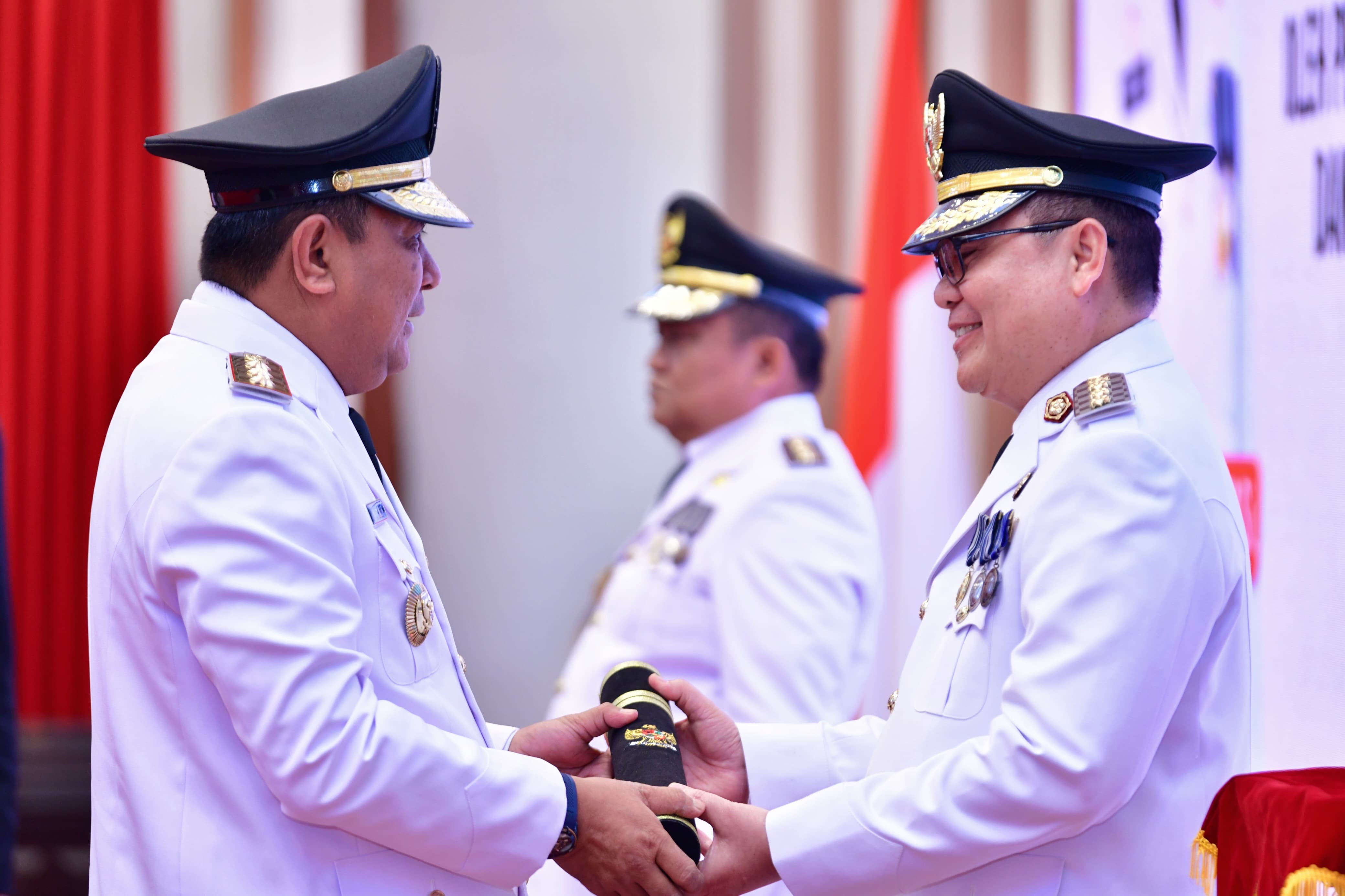 PJ GUBERNUR SULSEL LANTIK MUHAMMAD SALEH DAN ANDI BATARA LIPU SEBAGAI PJ BUPATI LUWU DAN WAJO