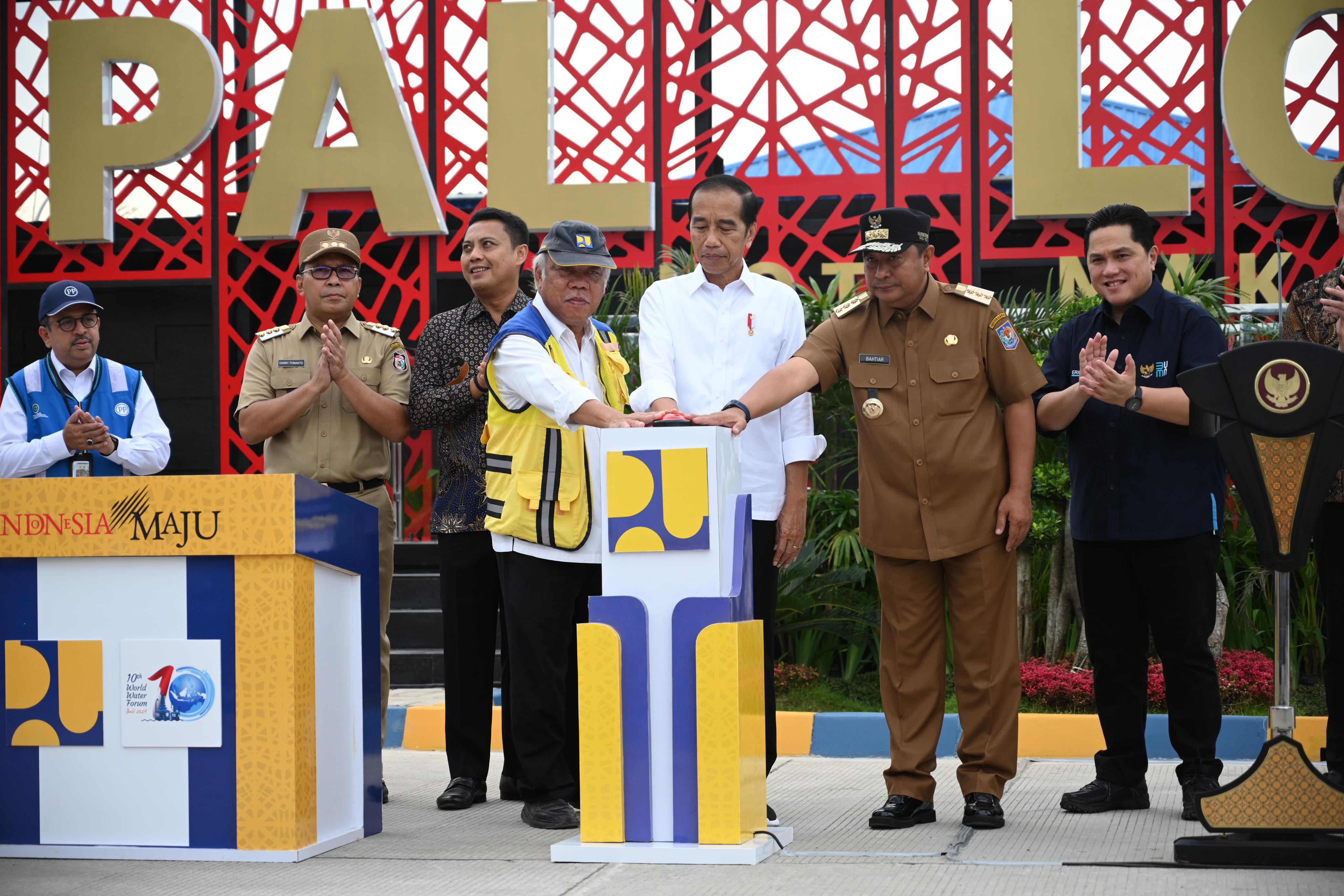 DIDAMPINGI Pj. GUBERNUR SULSEL, PRESIDEN JOKOWI RESMIKAN IPAL SENILAI Rp. 1,2 TRILIUN DI MAKASSAR