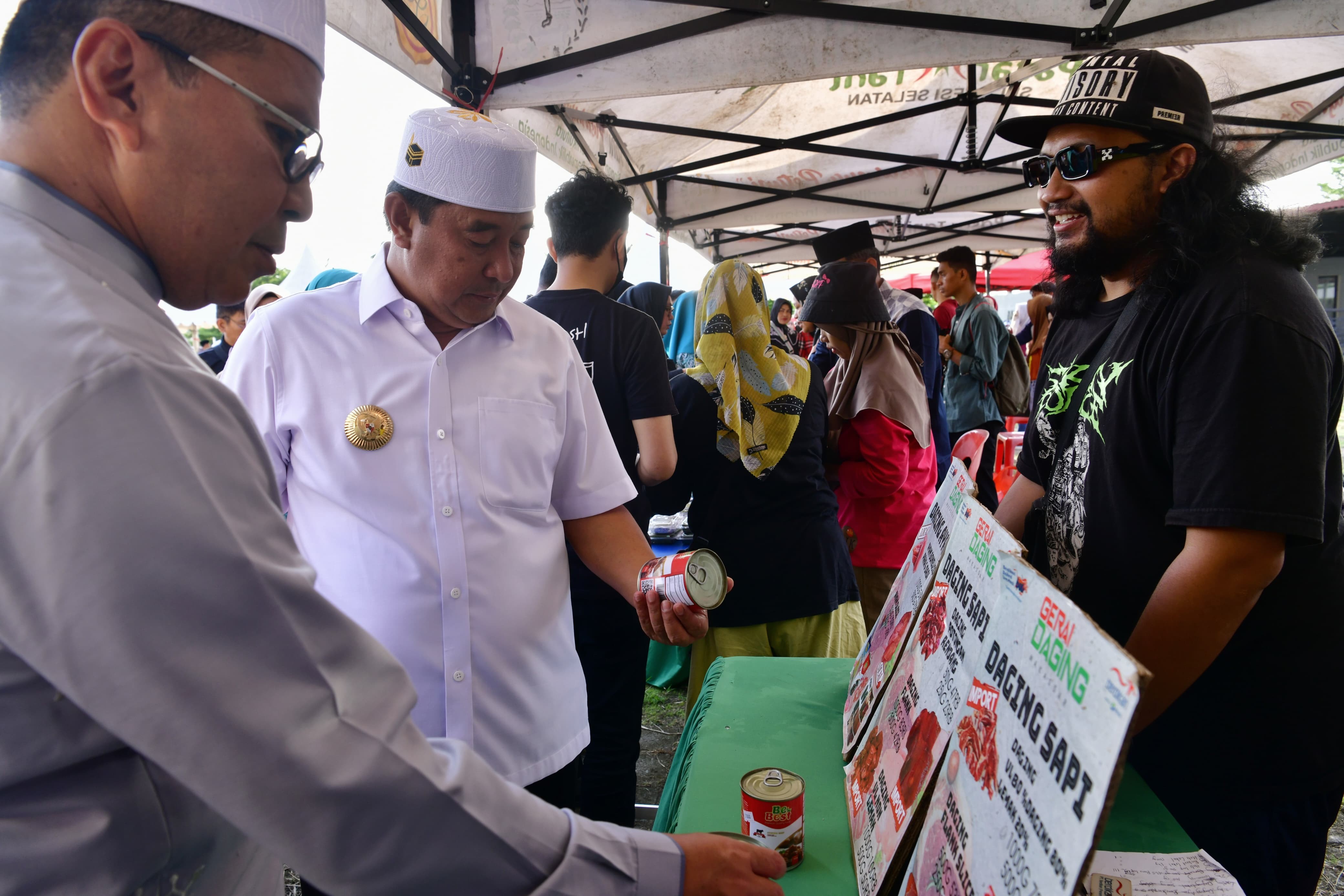 SAFARI RAMADHAN Pj. GUBERNUR SULSEL DIRANGKAIKAN GERAKAN PASAR MURAH DI CPI
