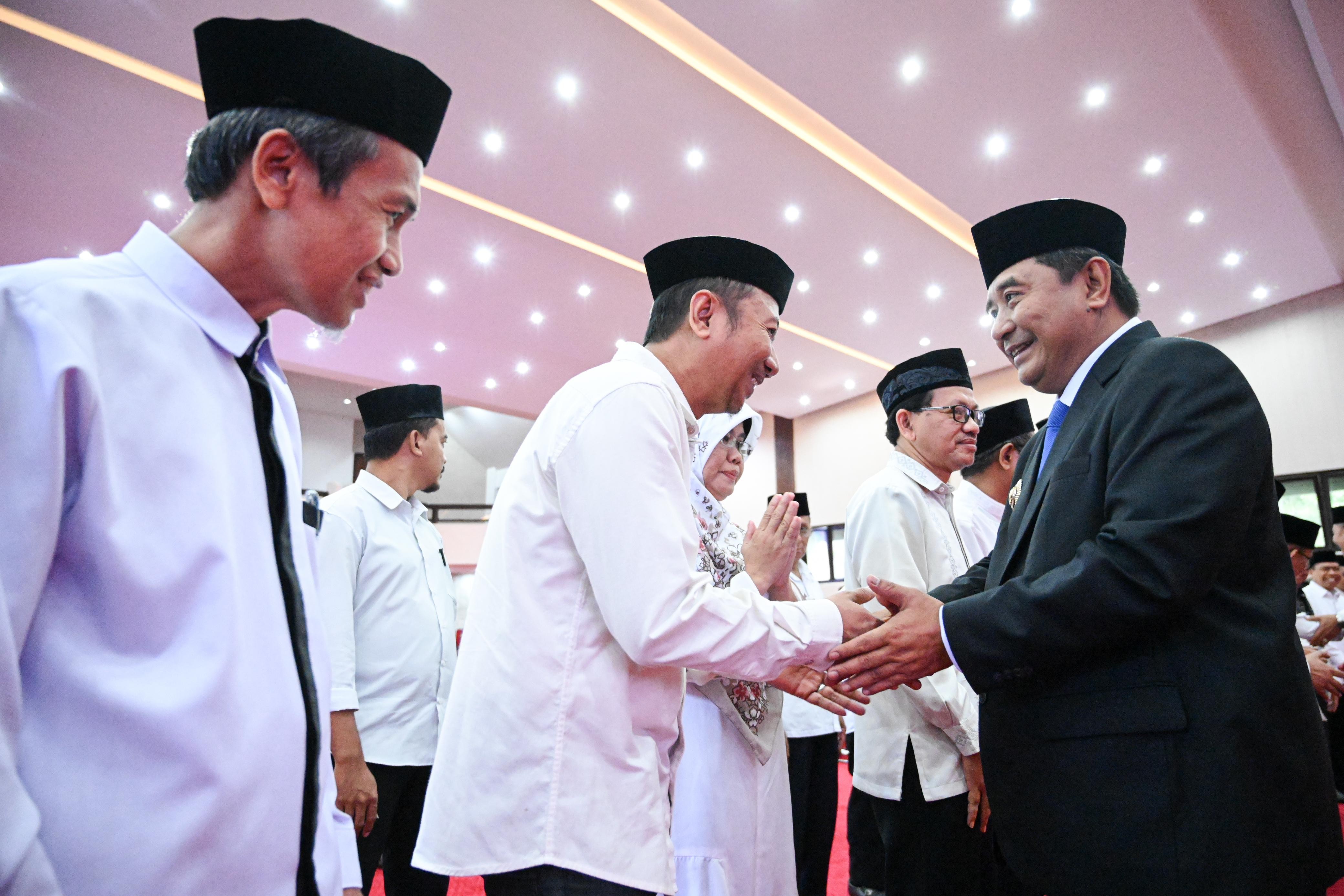 LANTIK PENGURUS MASJID MILIK PEMPROV. SULSEL, Pj. GUBERNUR BAHTIAR HARAP MAKSIMAL LAYANI JEMAAH