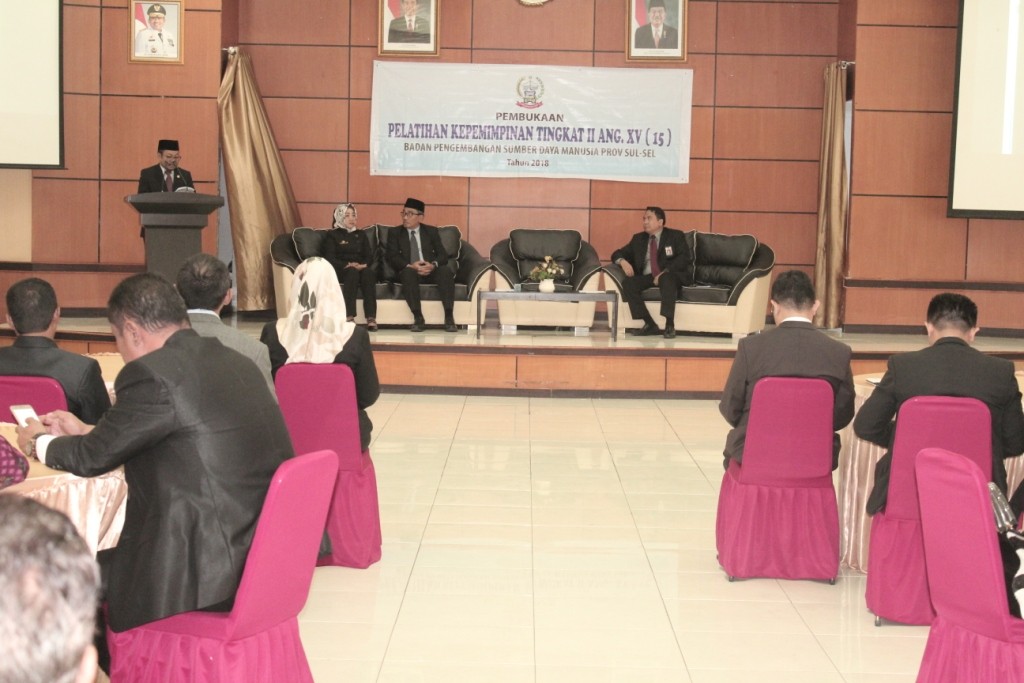 Pj. SEKDA SULSEL MEMBUKA DIKLAT PIM TK. II ANGKATAN XV (15)