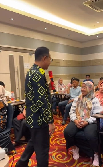  Prof. Dr. Muhammad Jufri Bahas \"Kepemimpinan\" di Pelatihan Kapasitas Masyarakat Desa  