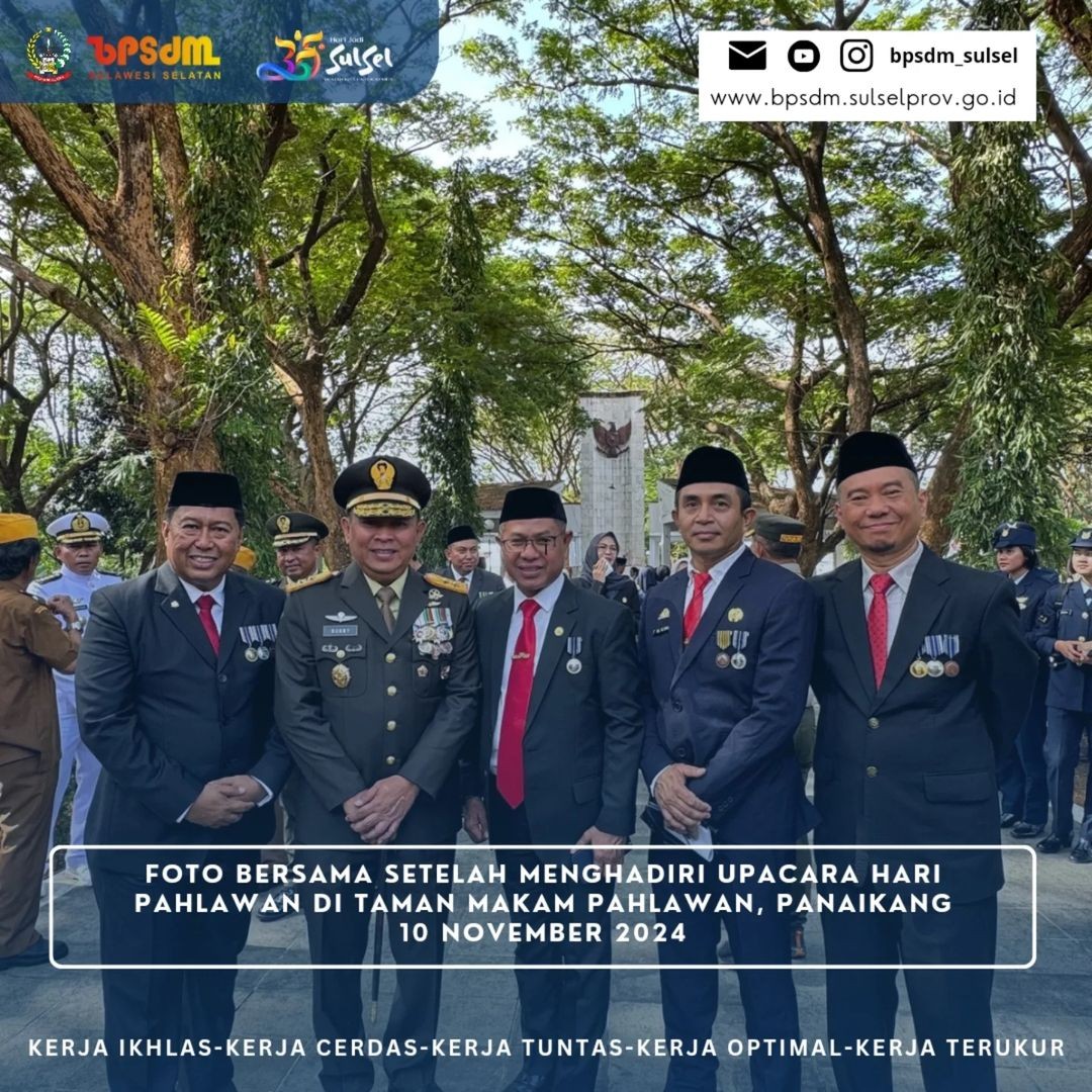 FOTO BERSAMA SETELAH MENGHADIRI UPACARA HARI PAHLAWAN DI TAMAN MAKAM PAHWALAN
