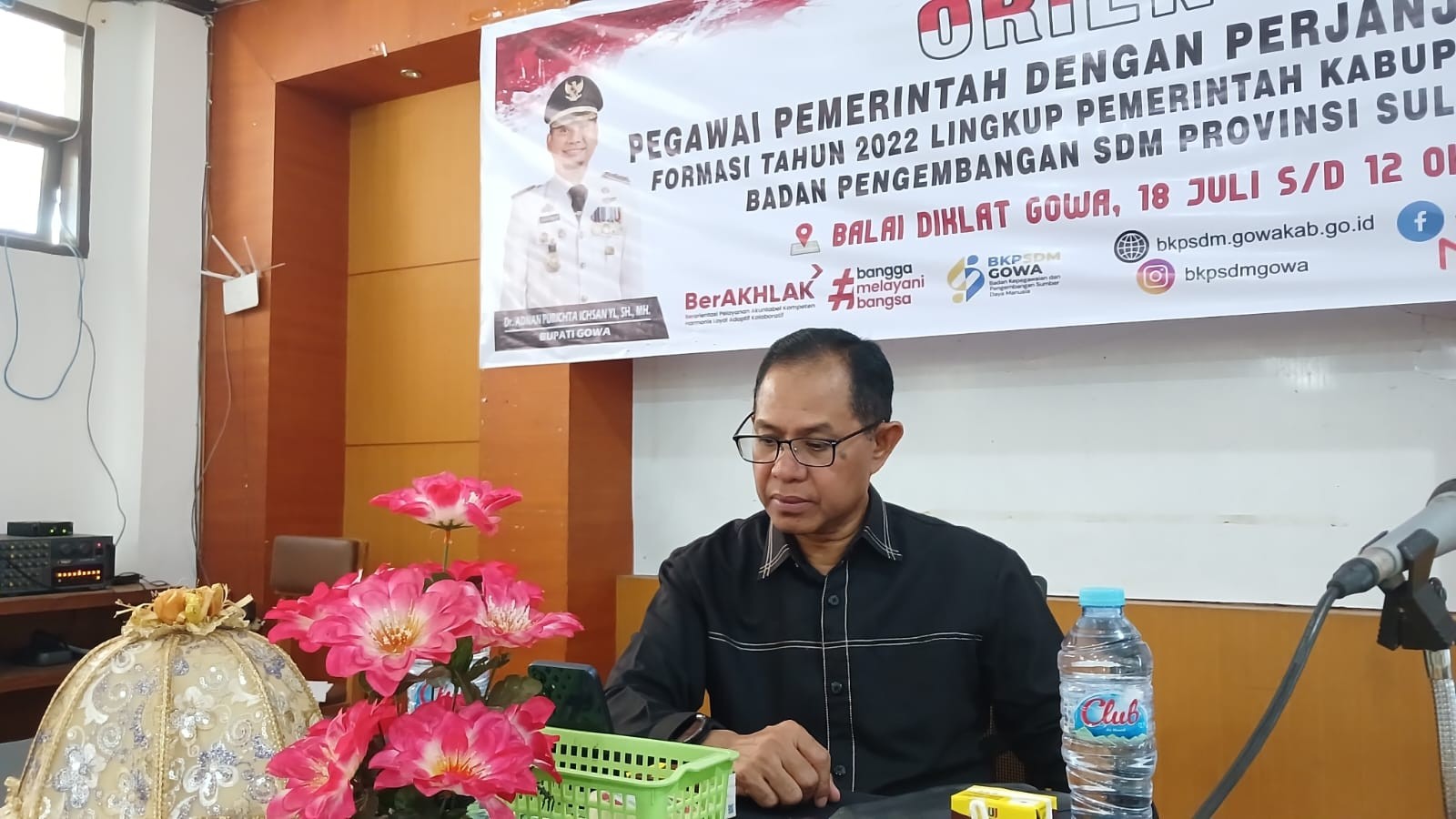 SEBELUM BERI CERAMAH UMUM, KEPALA BPSDM SULSEL SEMPATKAN OPENING SPEECH KEGIATAN WEBINAR KWARDA GERA