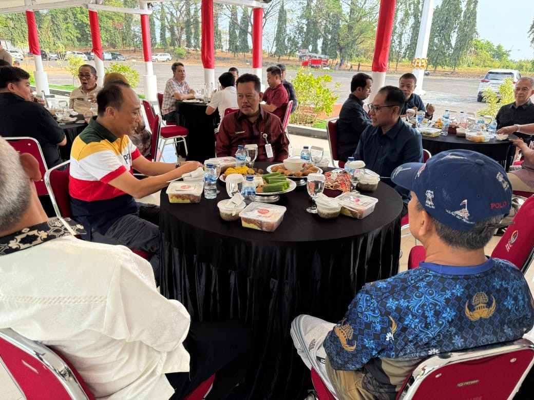 Muhammad Jufri Mendampingi Prof.Zudan Menerima Kunjungan Bapak Dr.Sugeng Haryono, M.PD