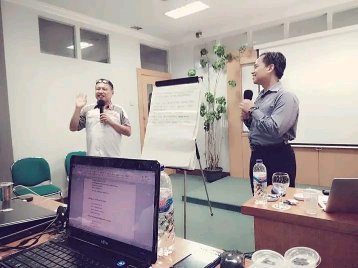 BAHASA KORPORAT DAN BAHASA BIROKRAT DALAM KOMUNIKASI PUBLIK: KUNCI EFEKTIVITAS DAN KESESUAIAN