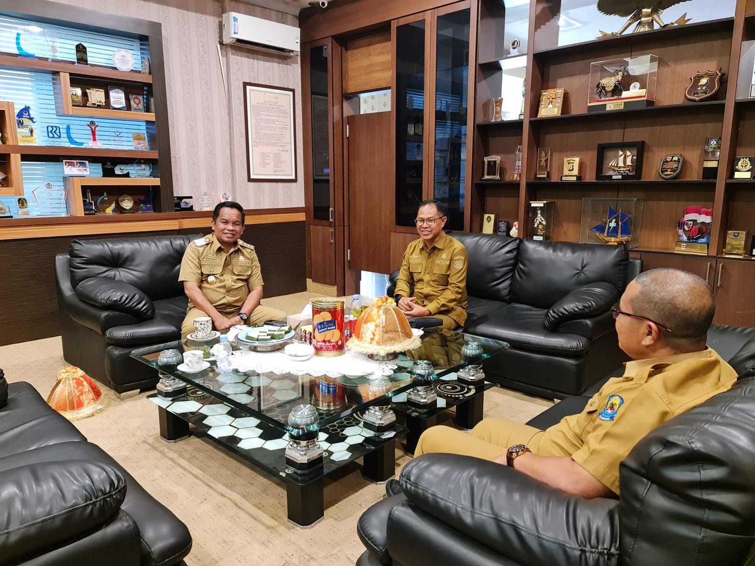 SETELAH BERIKAN MATERI, PROF. JUFRI BERTEMU PJ. BUPATI JENEPONTO, 6 FEBRUARI 2024