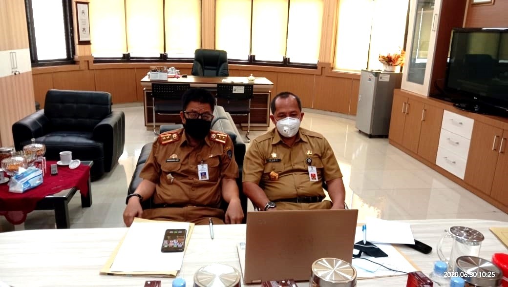 KABAN DAN SEKBAN HADIRI RAKORNAS PENGEMBANGAN KOMPETENSI ASN VIA ZOOM MEETING