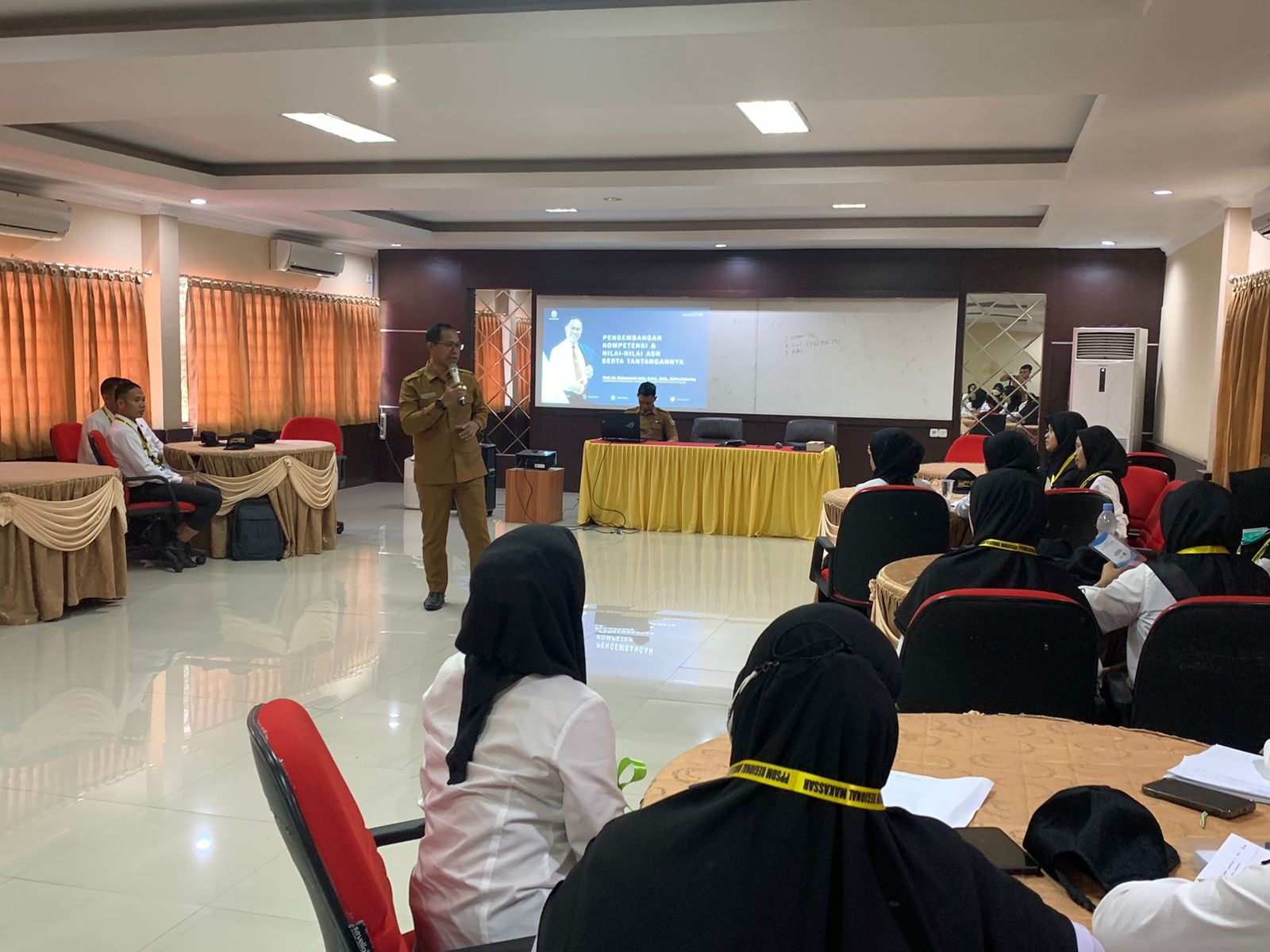 SETELAH DARI PUSLATBANG KMP LAN, PROF. JUFRI KE PPSDM MAKASSAR JUGA BERIKAN BANGKOM PADA LATSAR