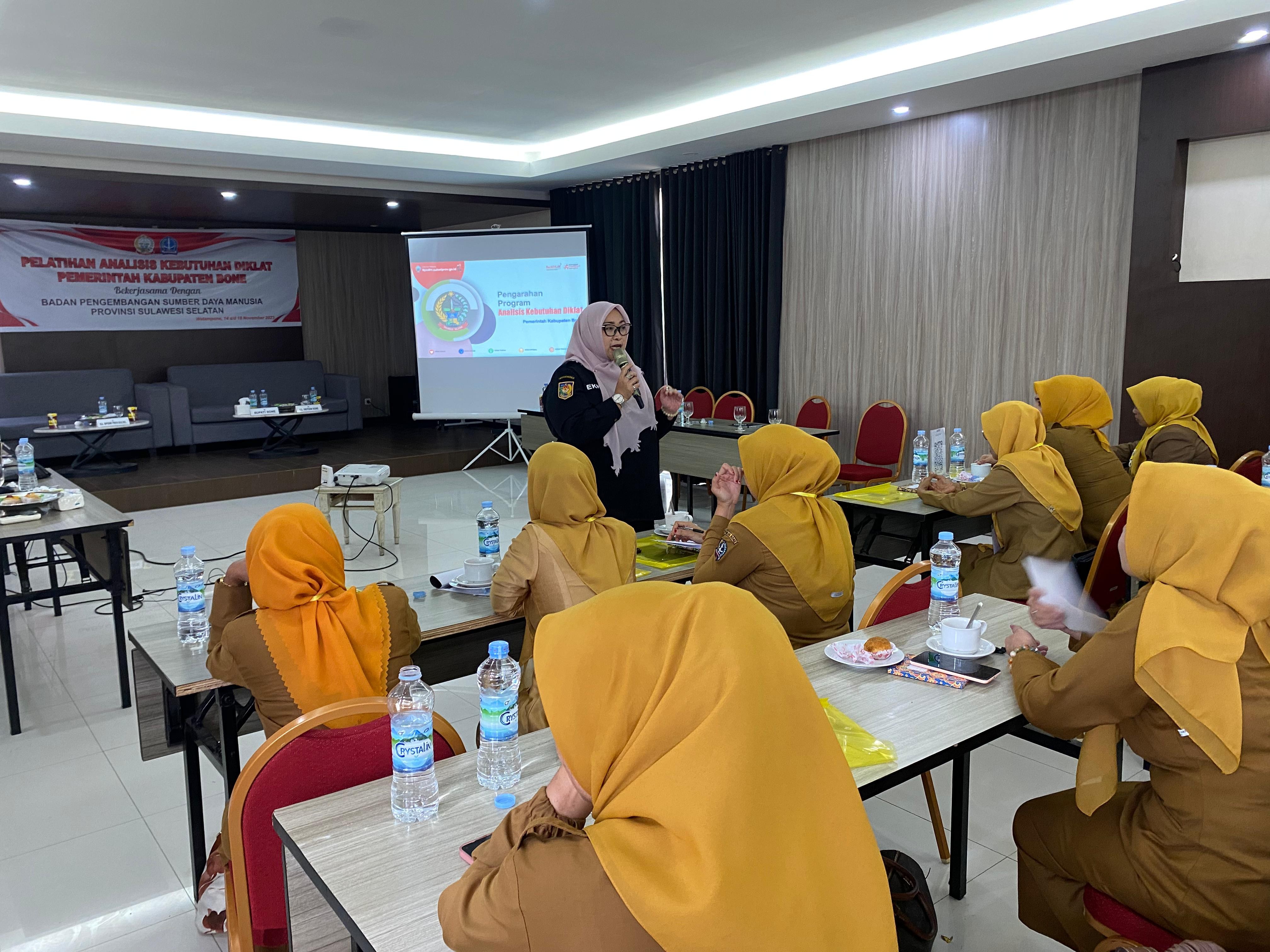 KERJASAMA DENGAN BPSDM SULSEL, BKPSDM BONE BUKA PELATIHAN AKD