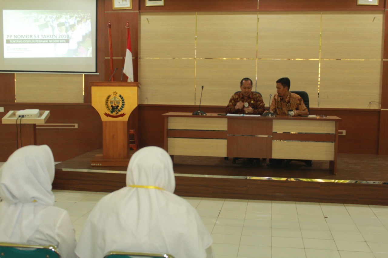 KEPALA BKD SULSEL, PEMATERI SOAL KEDISIPLINAN ASN DI DEPAN PESERTA LATSAR
