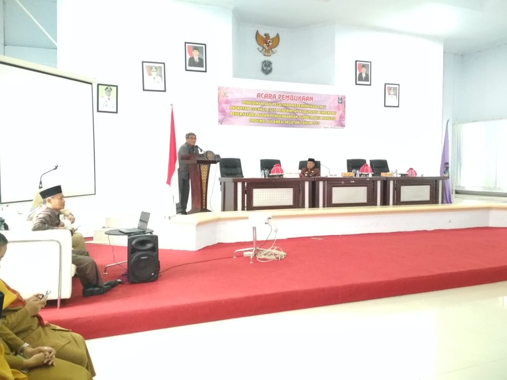 DIKLAT PIM IV ANGKATAN 327 KAB. ENREKANG DIBUKA OLEH KEPALA BPSDM SULSEL