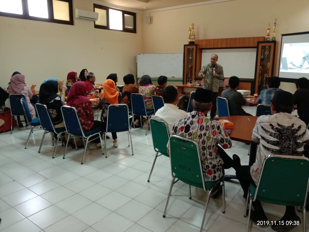 PEMANFAATAN TEKNOLOGI INFORMASI DALAM PELAYANAN ADMINISTRASI PUBLIK
