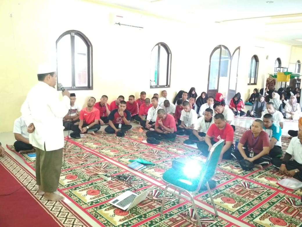 BPSDM SULSEL AJAK PESERTA DIKLAT LAKUKAN JUMAT IBADAH
