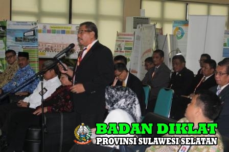 Salah Satu Peserta PIM II sedang bertanya kepada Menteri PAN - RB