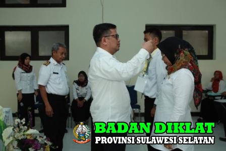 penyematan tanda peserta