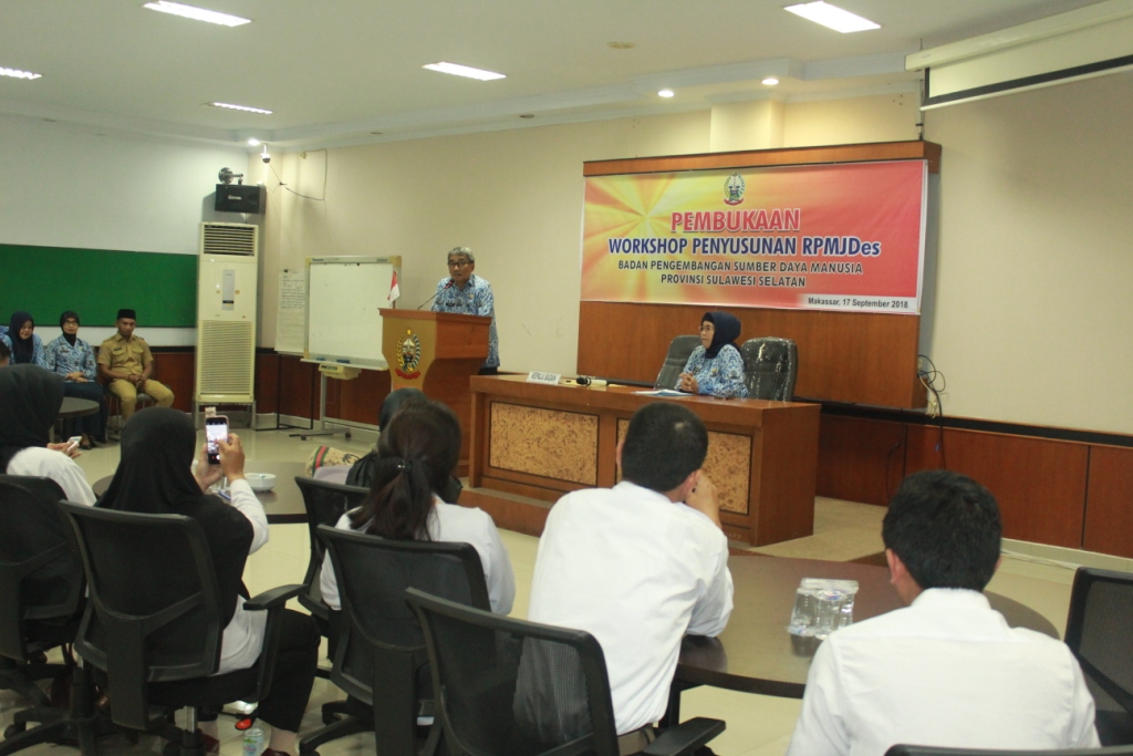 Laporan Panitia oleh Ibu Hj. Aryani Aryuji, SE, MM