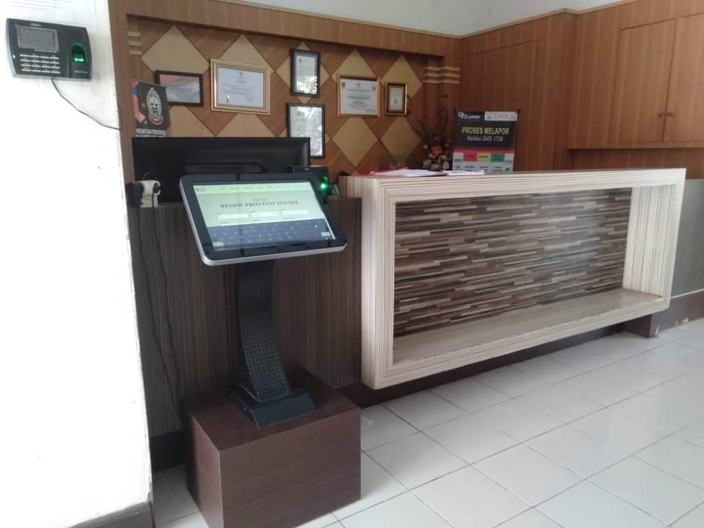 RECEPTIONIST